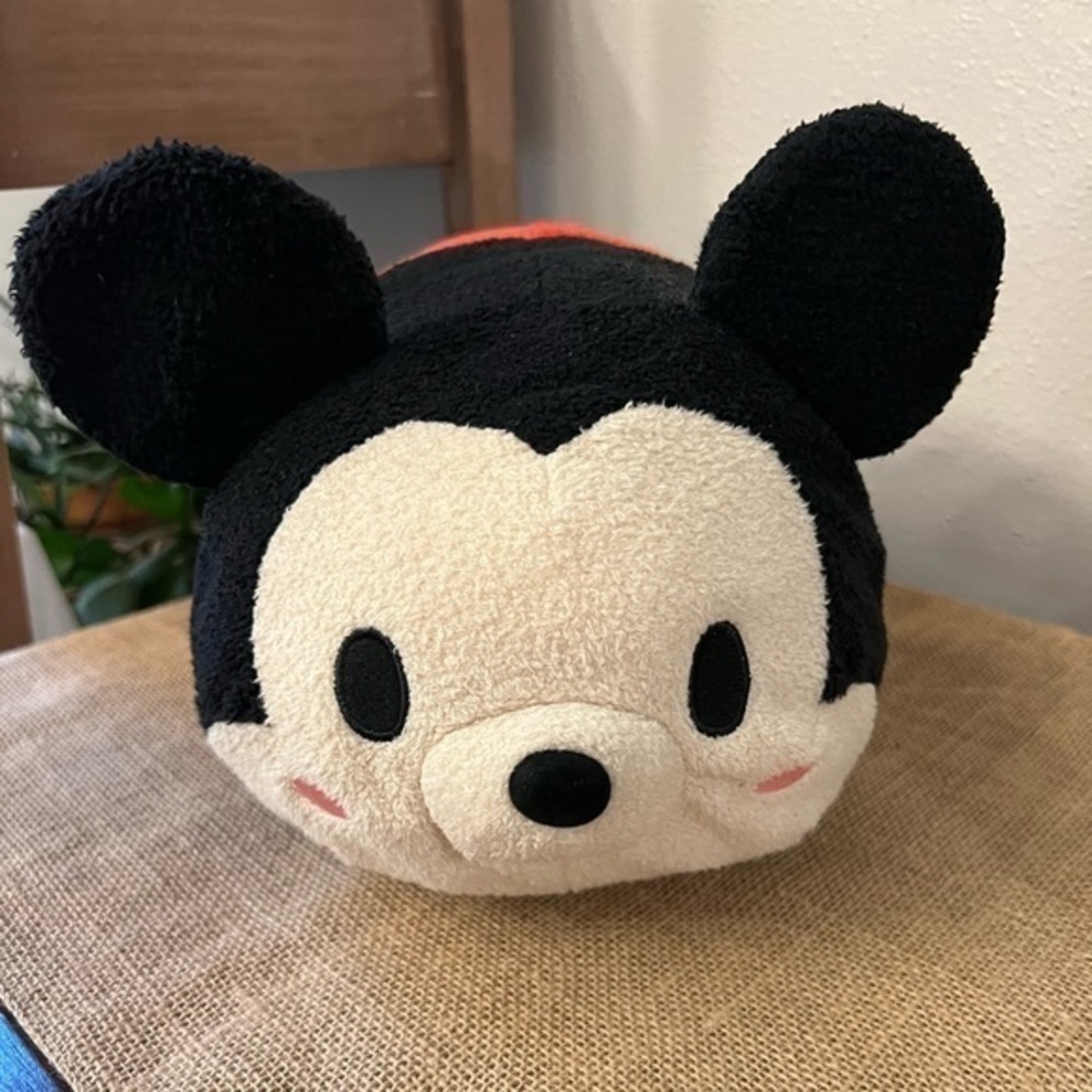 Disney - Mickey Mouse ''Tsum Tsum'' Plush - 11'' Medium. Gently used.